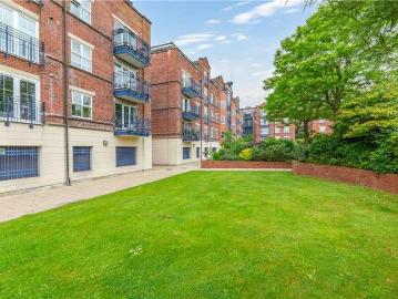 3 bed flat for sale