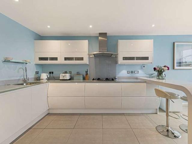 3 bed flat for sale