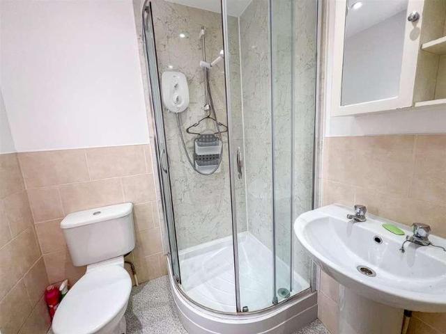 3 bed flat for sale