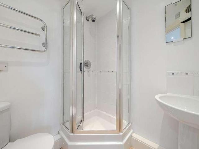 3 bed flat for sale