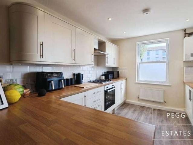 3 bed flat for sale