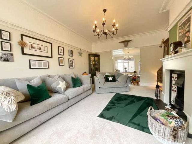 3 bed flat for sale