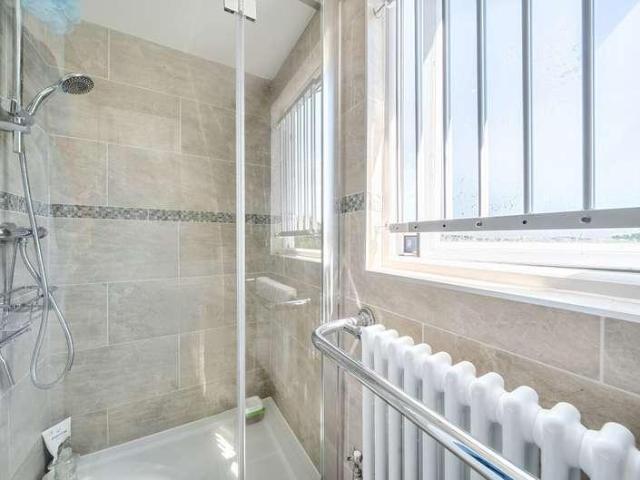 3 bed flat for sale