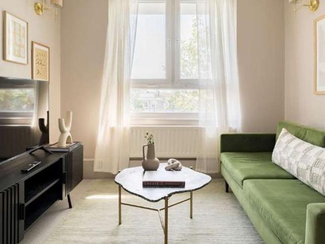 3 bed flat for sale