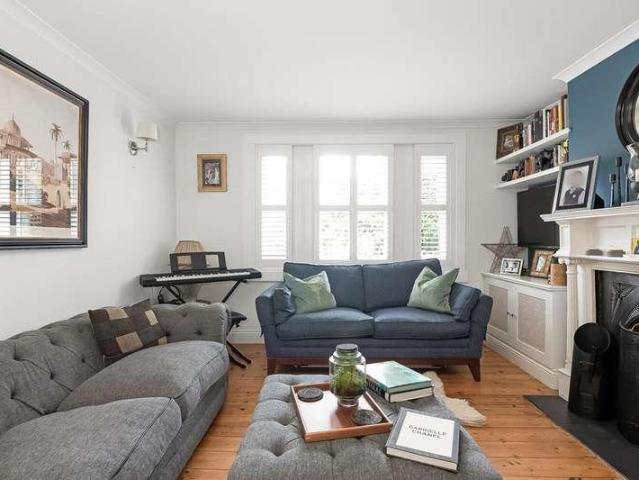 3 bed flat for sale