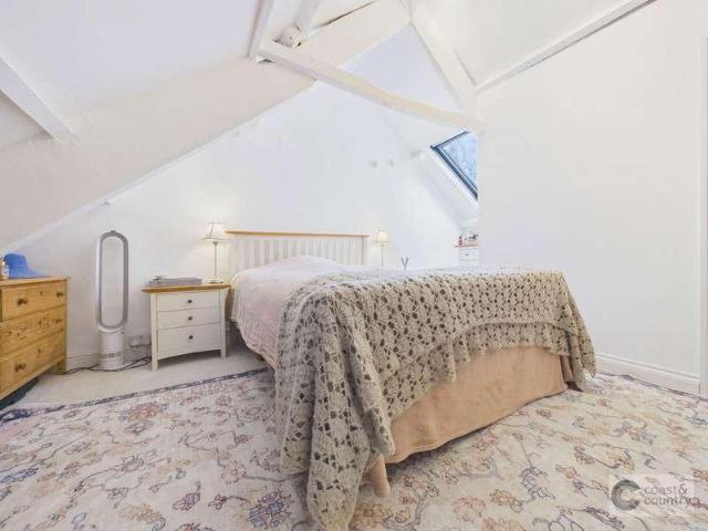 3 bed flat for sale