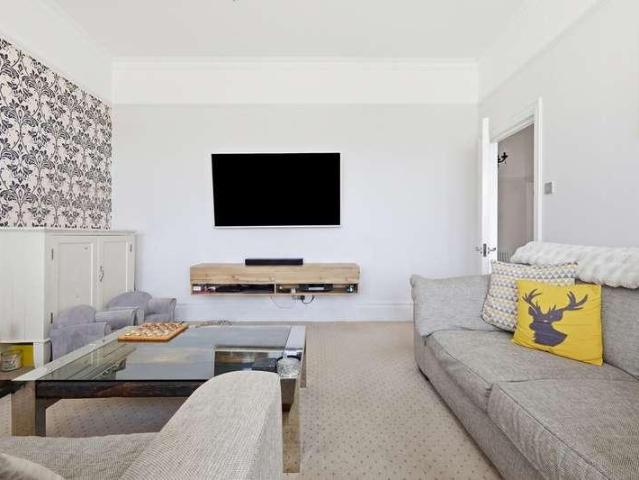 3 bed flat for sale