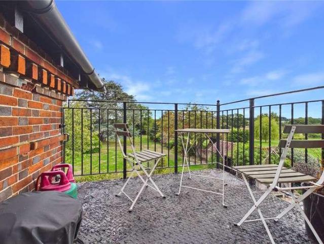 3 bed flat for sale
