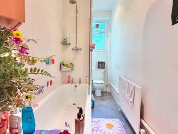 3 bed flat for sale