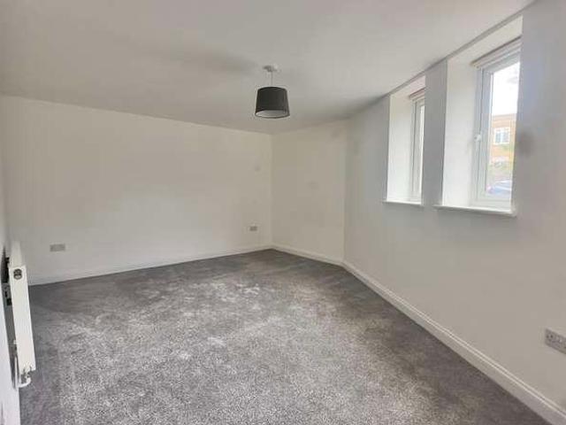 3 bed flat for sale