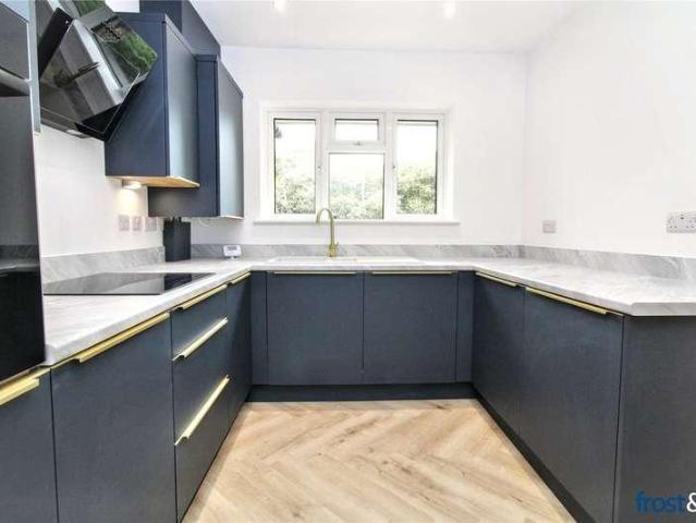 3 bed flat for sale