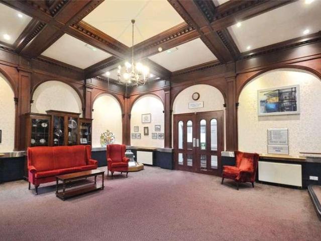 3 bed flat for sale