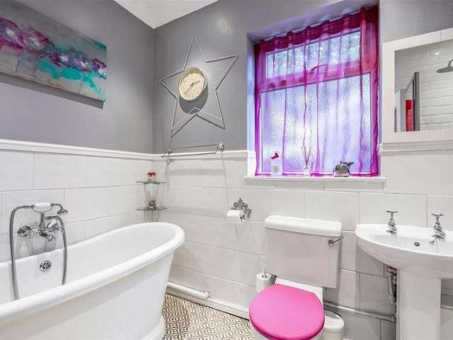 3 bed flat for sale