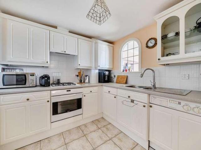 3 bed flat for sale