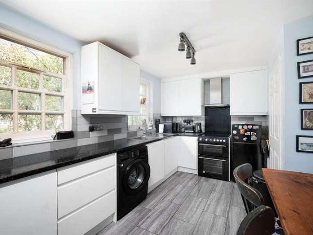 3 bed flat for sale