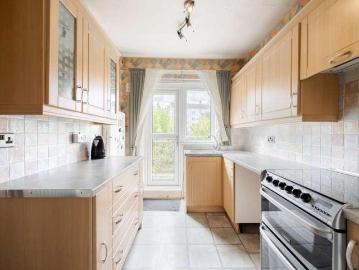 3 bed flat for sale