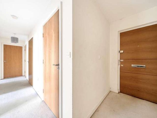 3 bed flat for sale