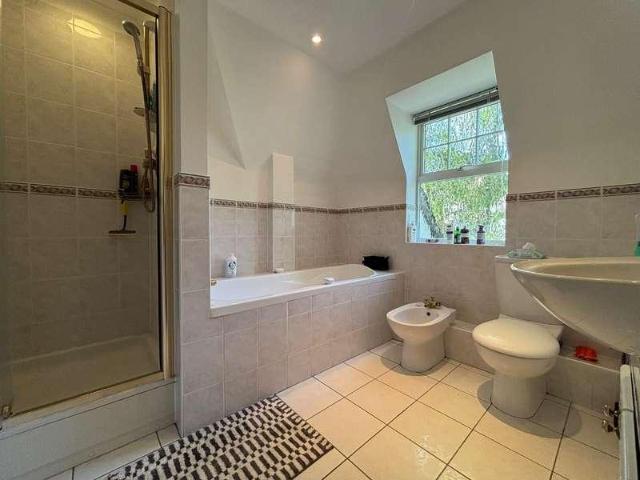 3 bed flat for sale
