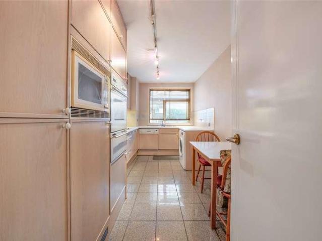 3 bed flat for sale