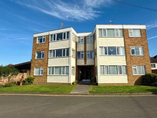 3 bed flat for sale