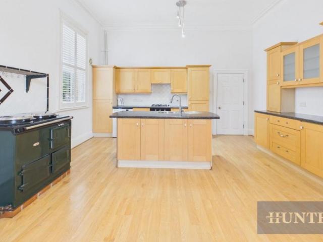 3 bed flat for sale