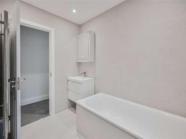3 bed flat for sale