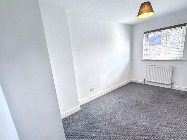 3 bed flat for sale