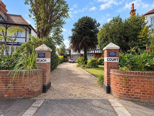 3 bed flat for sale