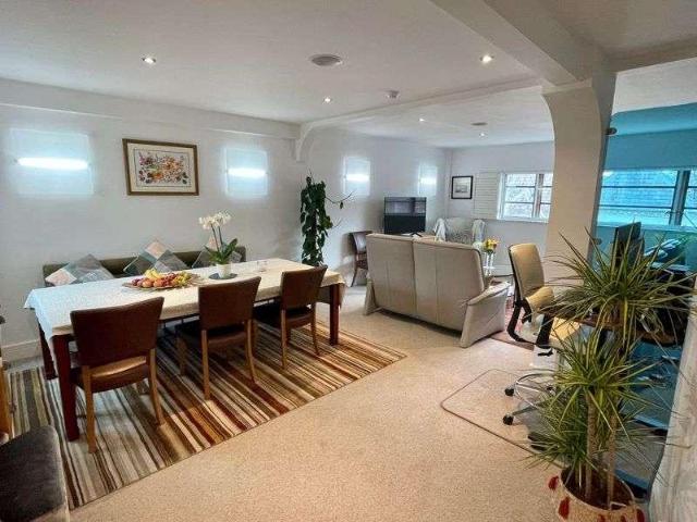 3 bed flat for sale