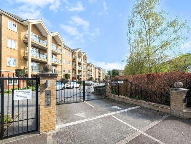 3 bed flat for sale