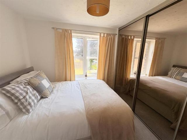 3 bed flat for sale