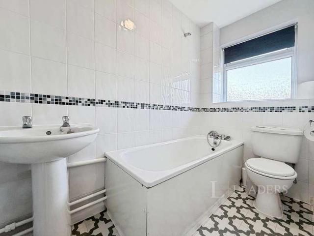 3 bed flat for sale