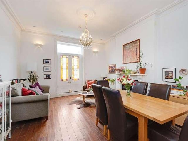 3 bed flat for sale