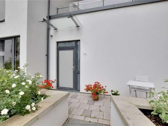 3 bed flat for sale