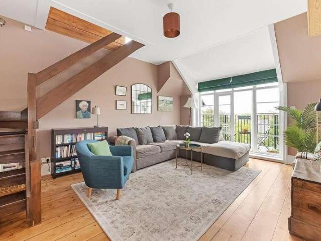 3 bed flat for sale