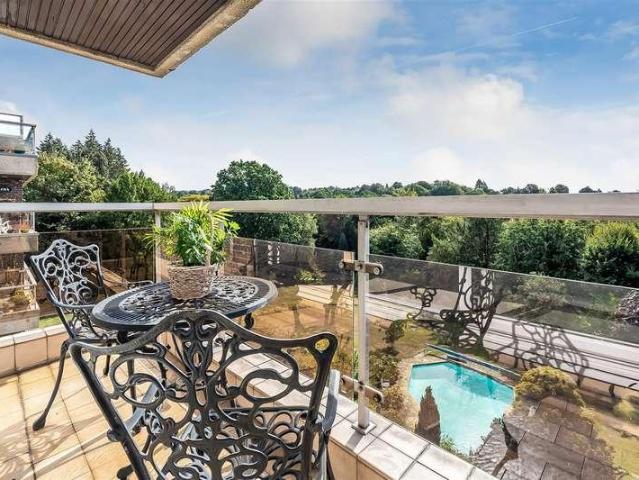 3 bed flat for sale