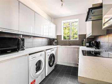 3 bed flat for sale
