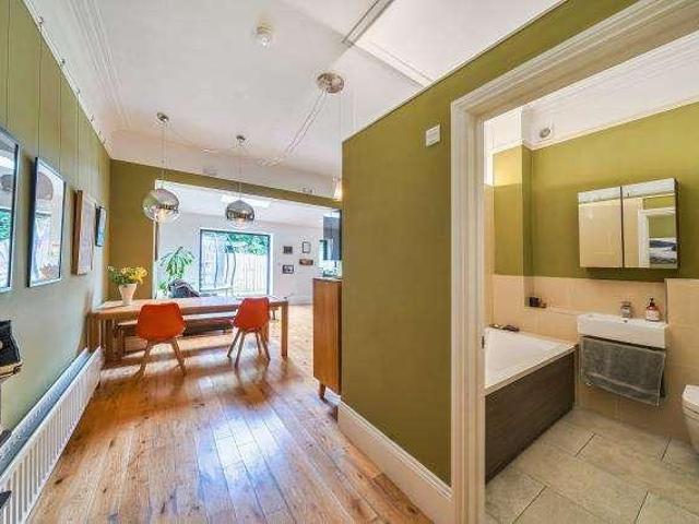 3 bed flat for sale