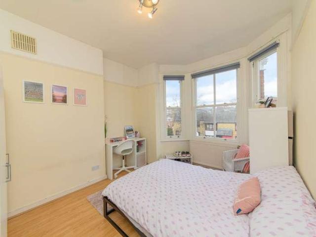 3 bed flat for sale