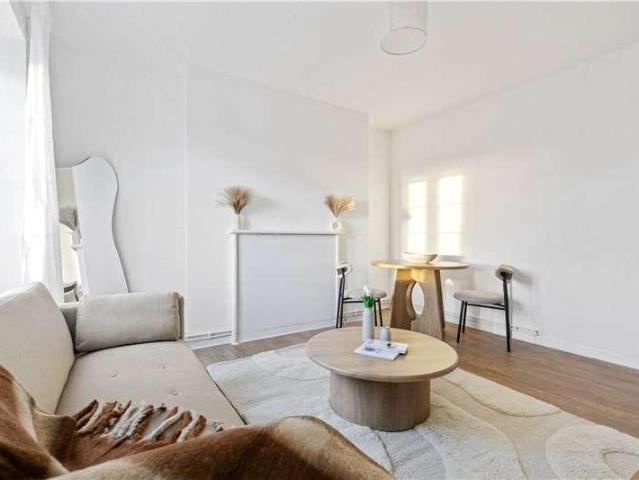 3 bed flat for sale