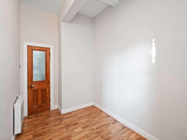 3 bed flat for sale