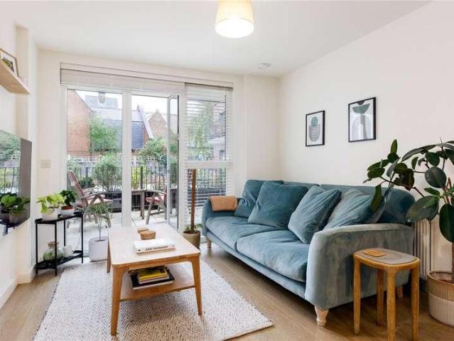3 bed flat for sale