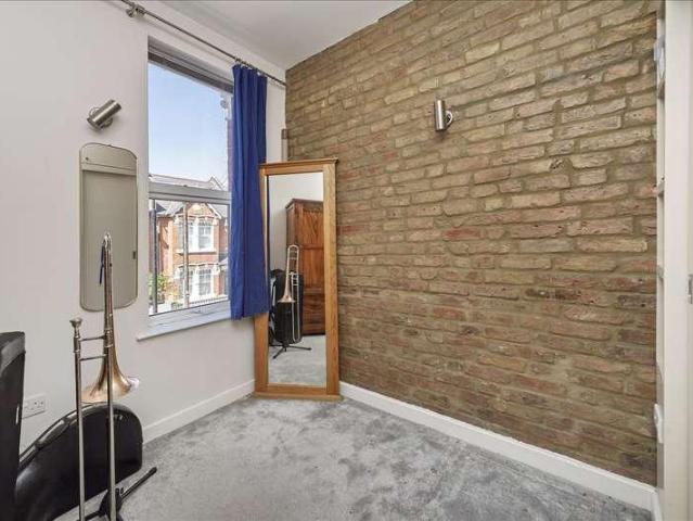 3 bed flat for sale