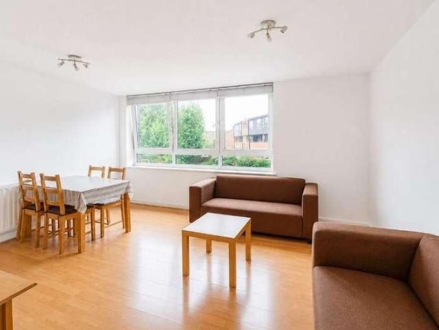 3 bed flat for sale
