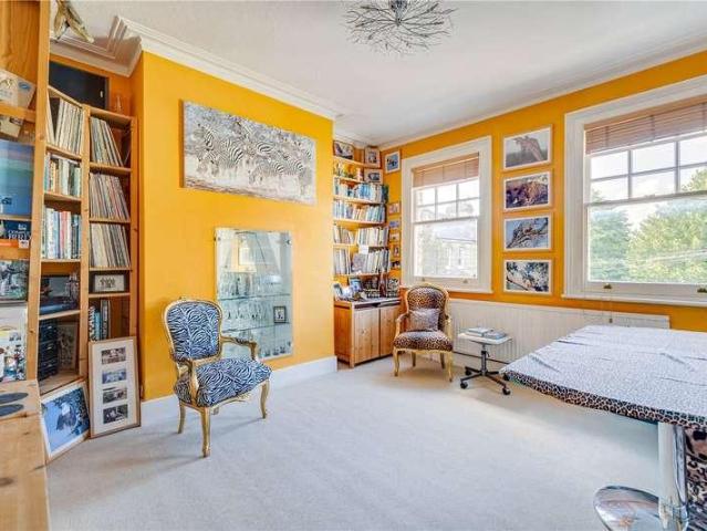 3 bed flat for sale