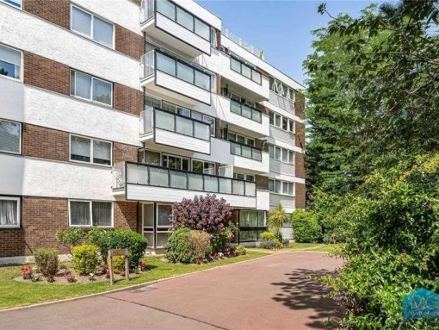 3 bed flat for sale