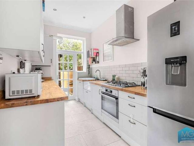 3 bed flat for sale
