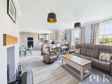 3 bed flat for sale