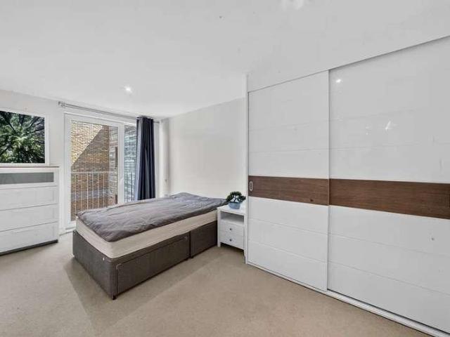 3 bed flat for sale