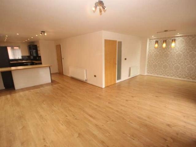 3 bed flat for sale